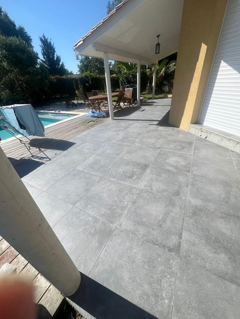 Terrasse carrelée piscine rénovation Gironde